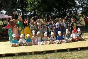 Pikniki i festyny w Fundacji "Pomoc dzieciom wiejskim" w Jabłkowie