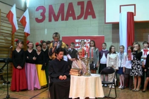 Uroczystośći 3 maja w SzP w Skokach 4.05.2011