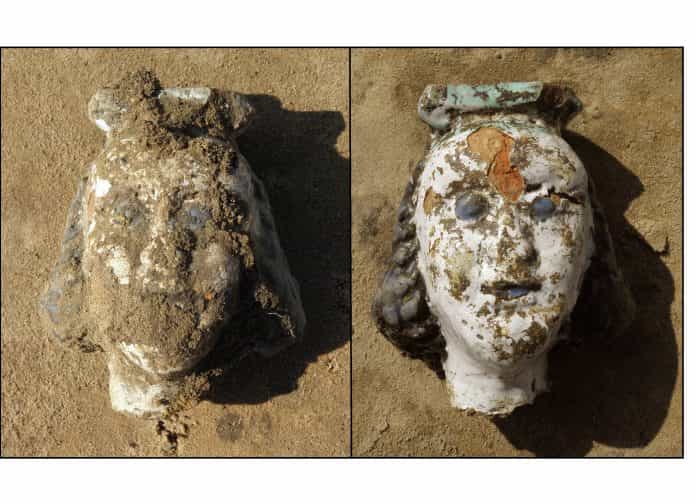 (A)Głowa kobiety - fragment rzeźby zdobiącej piec w dzwonowskim dworze. Widok po odsłonięciu i po oczyszczeniu (fot. M. Krzepkowski)