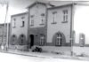 Budynek z czasów, kiedy w jego sali od strony ul. Łąkowej funkcjonowało kino „Harfa” (kolekcja J.Rosina)