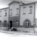 Budynek z czasów, kiedy w jego sali od strony ul. Łąkowej funkcjonowało kino „Harfa” (kolekcja J.Rosina)