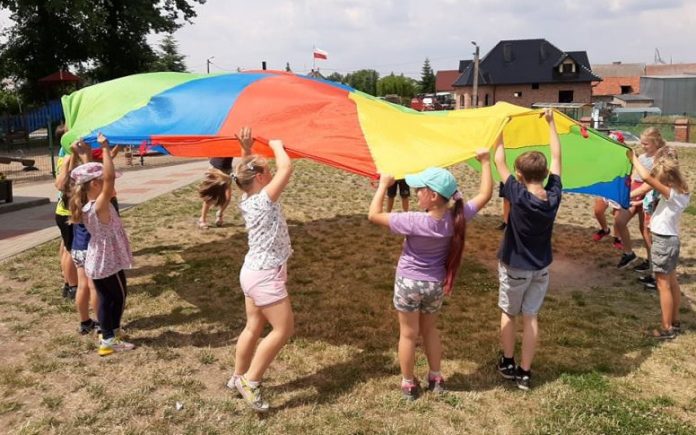 gry i zabawy z chustą