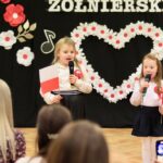 Jubileuszowy Przegląd Pieśni Patriotycznej i Żołnierskiej w Przedszkolu Samorządowym im. Kubusia Puchatka w Skokach