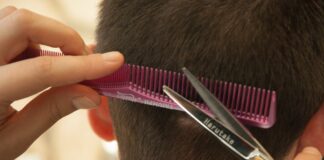 „Usługa strzyżenia” oraz „Manicure lub pedicure” – składnie ofert na świadczenie usług